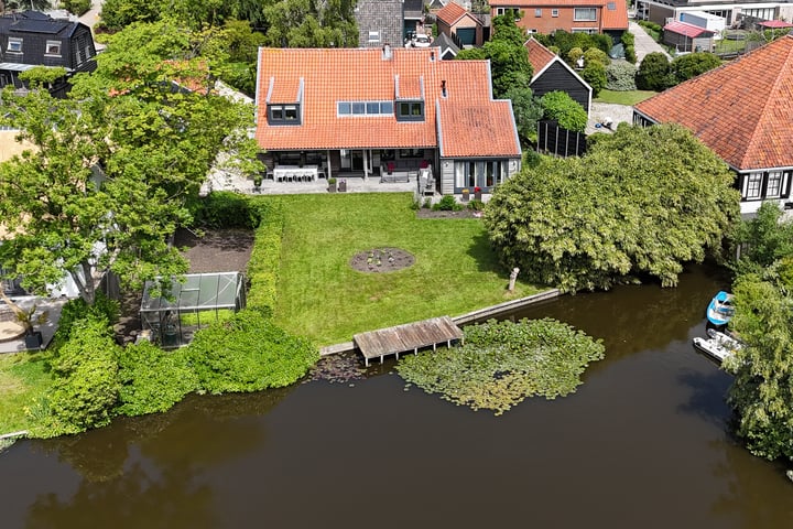 Dorpsstraat 24 in Markenbinnen Foto