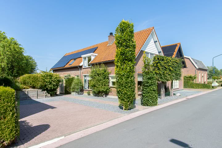 Dorpsstraat 8 in Meeuwen Foto