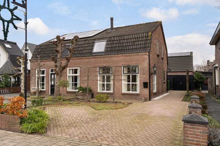 Dorpsstraat 82 in Renswoude Foto