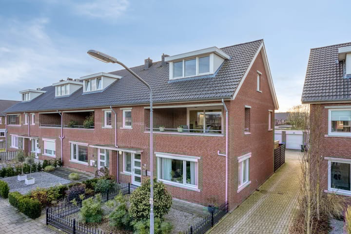 Photo of property Dorskarstraat 15, Made