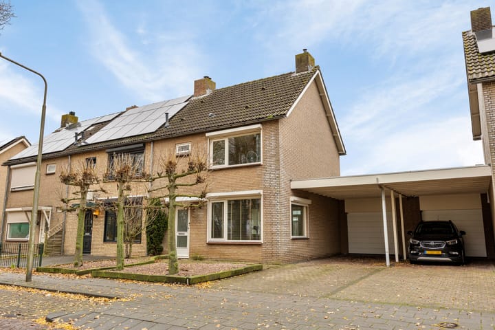 Photo of property Dorus Rijkersstraat 47, Dinteloord