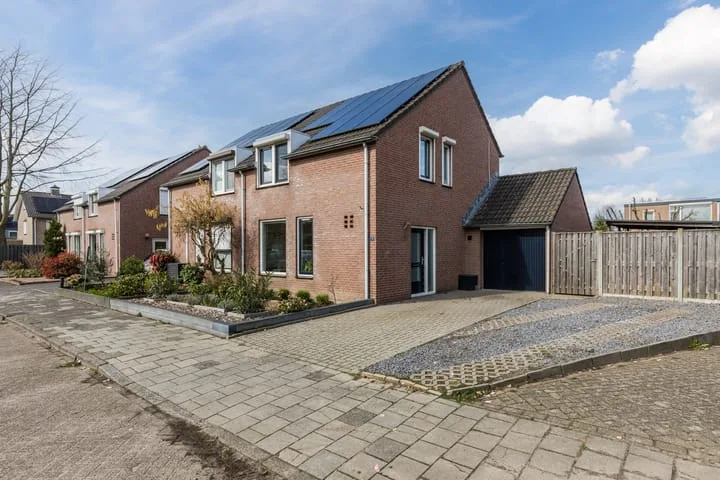 Dr. Kuyperstraat 9 in Budel
