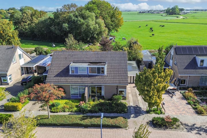 Ds J van Dijkstraat 16 in Tzum Foto