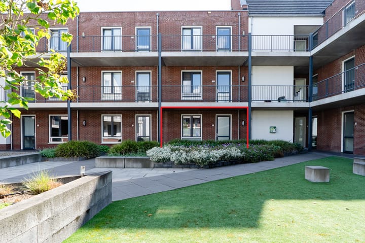 Ds. Van de Woestijnehof 4 en Barneveld foto