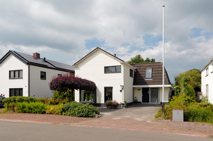 Duinerlaan 5 en Eelde foto