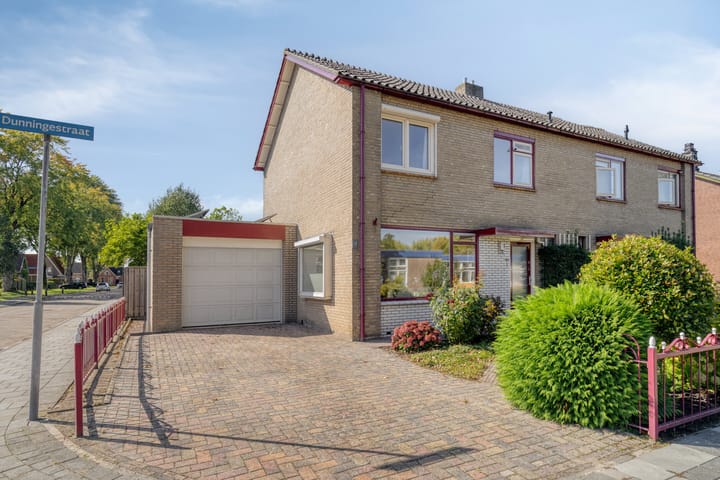 Dunningestraat 1 in Assen Foto