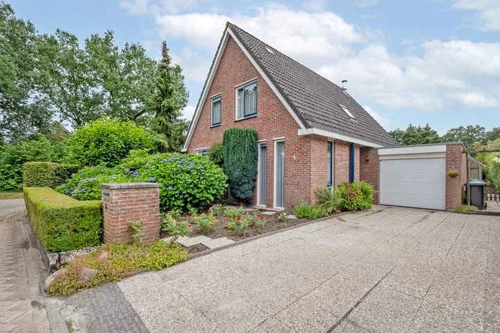 Dwarsbree 1 in Assen