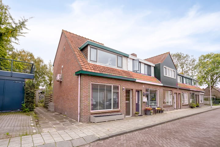 Dwarsstraat 4 in Puttershoek Foto