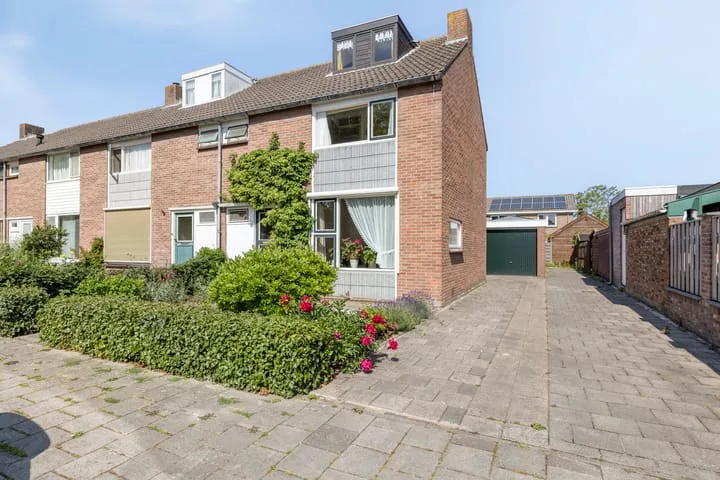 E.D. van den Broeckestraat 25 in Oostkapelle