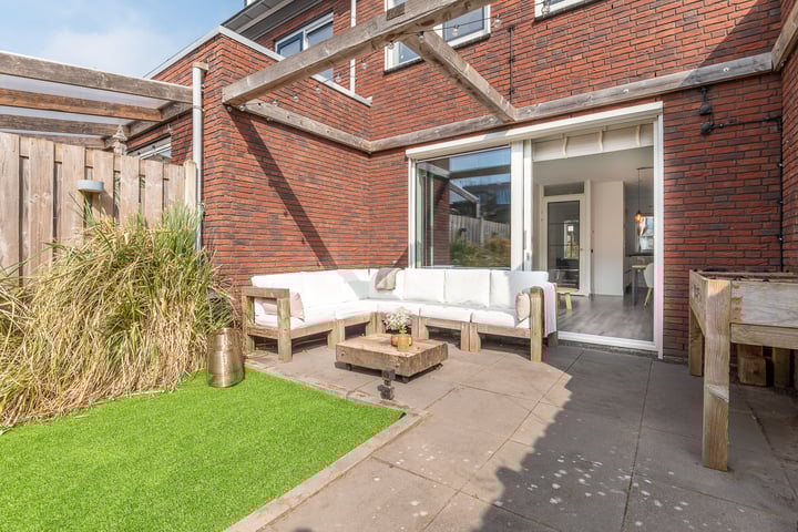 Eeuwige Jeugdlaan 28 in Amsterdam photo