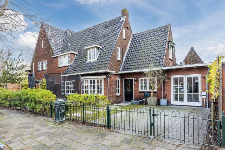 Photo of property Emmalaan 44, Hoofddorp