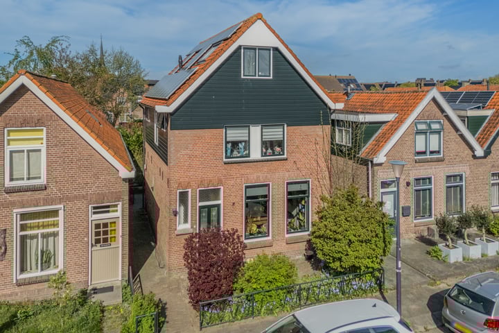 Emmastraat 11 en Oud-Beijerland foto