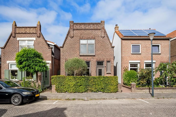 Emmastraat 3 en Oud-Beijerland foto