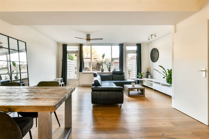 Enschedepad 116 in Almere Foto