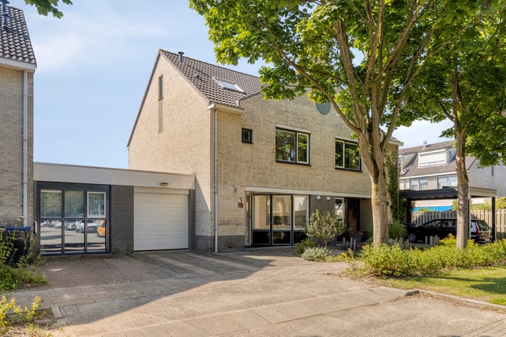 Esdoornplantsoen 41 en Almere foto