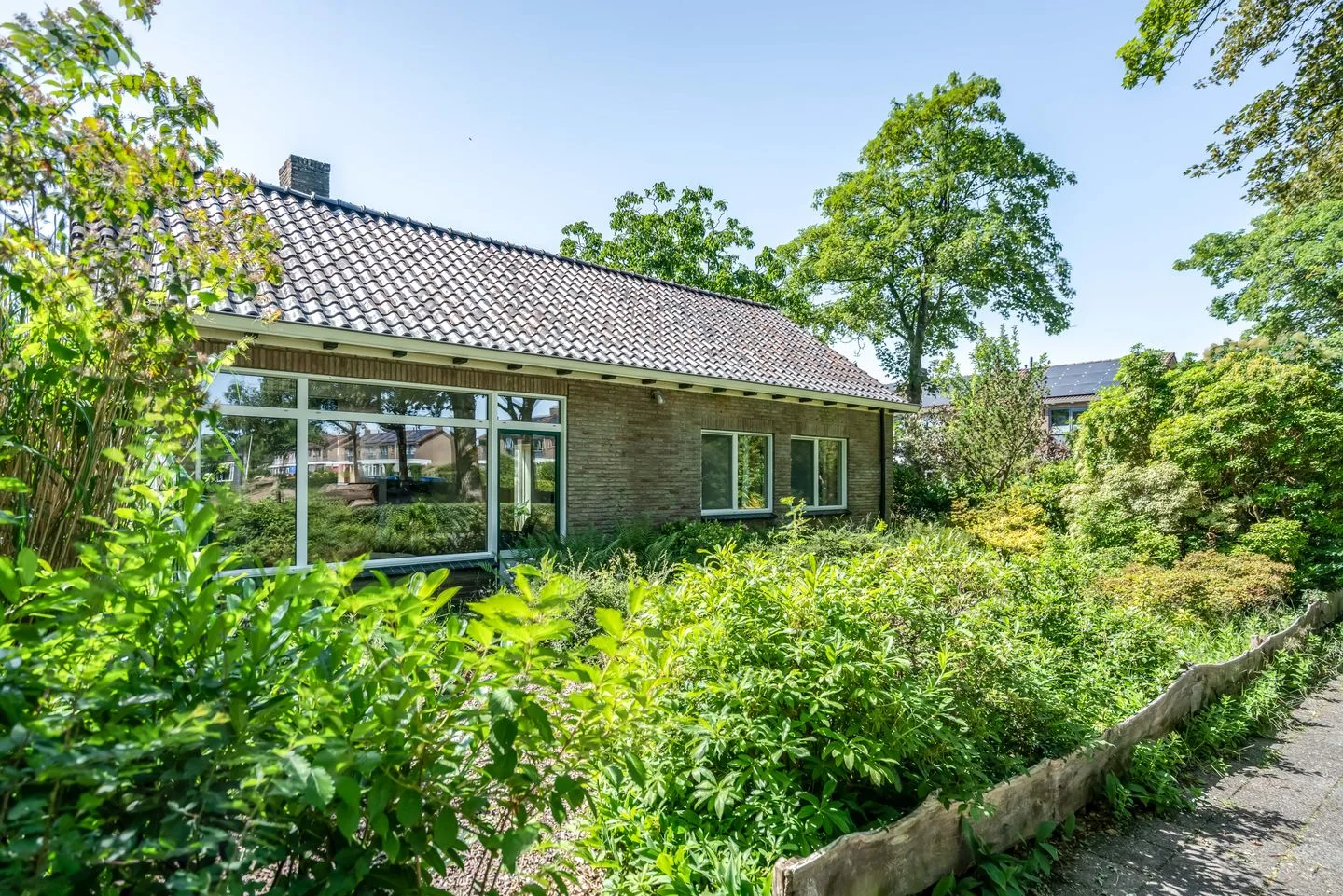 Esdoornstraat 6 in Roden