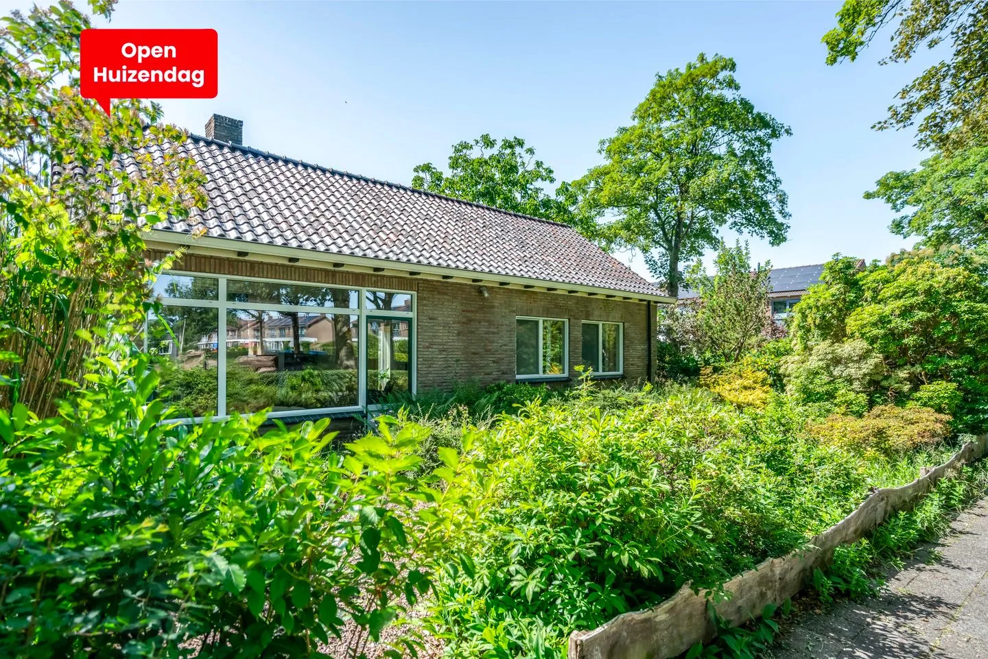 Esdoornstraat 6 in Roden