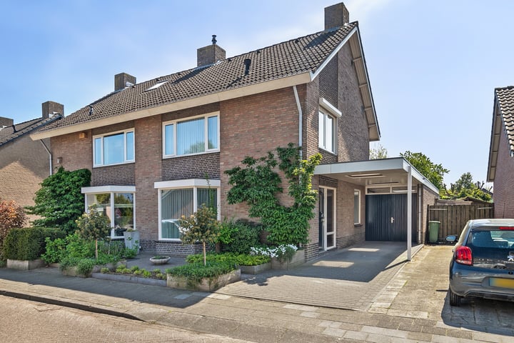 Eviestraat 8 en Riethoven foto