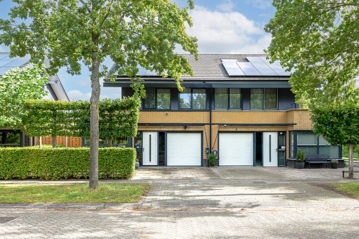 Februaristraat 122 en Almere foto