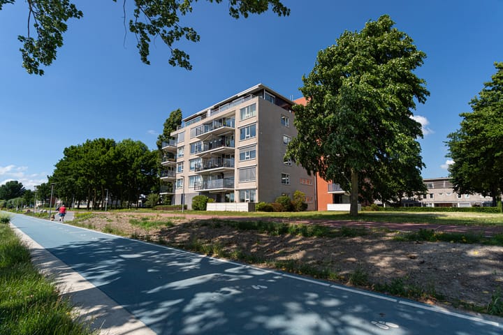 Fellinilaan 354 in Almere foto