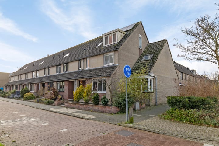 Photo of property Ferdinand Huyckstraat 2, Zaandam