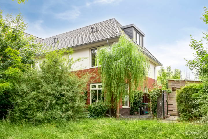 Fluweelboomstraat 6 in Lent Foto