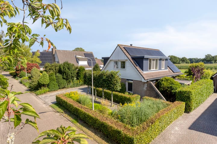 G.F.Vosstraat 18 en Oldeholtpade foto