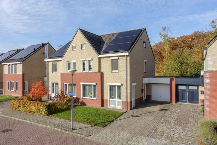 Photo of property Gadiotstraat 9, Eygelshoven