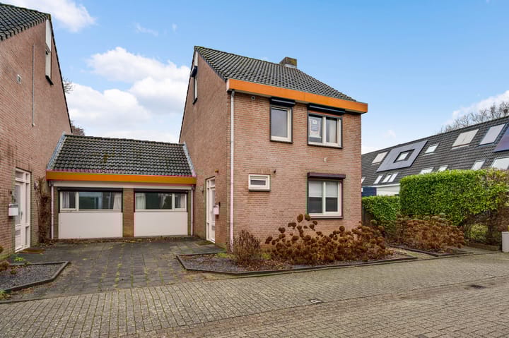 Ganzerikweerd 12 en Maastricht foto