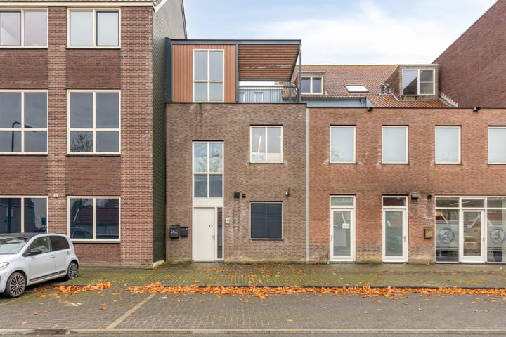 Gedempt Kanaal 13 in Middelharnis photo