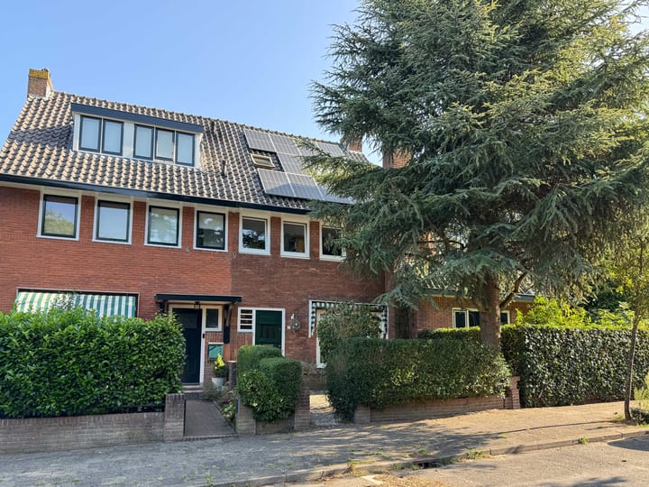 Goudenregenlaan 2 in Hilversum photo