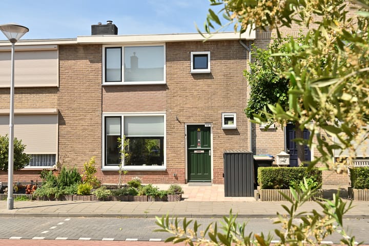 Goudenregenstraat 28 in Steenbergen Foto