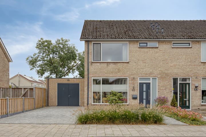 Goudenregenstraat 61 en Borne foto