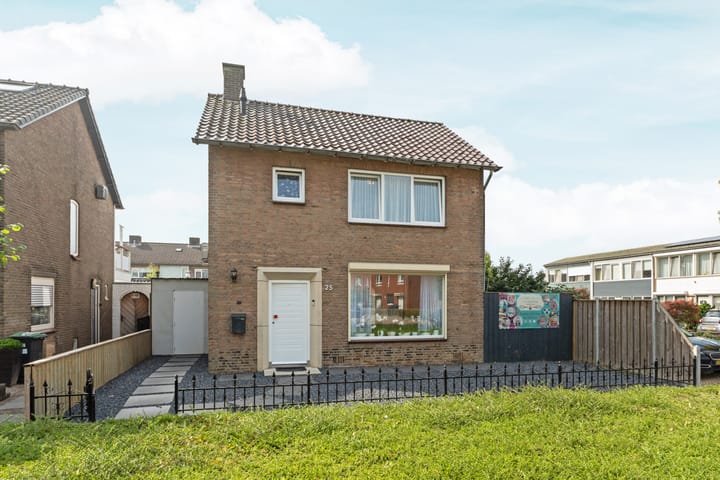 Graaf Reinaldstraat 25 en Lobith foto