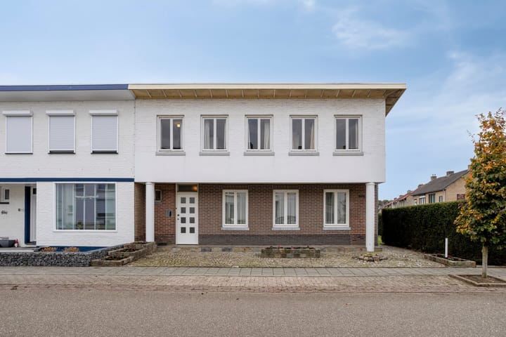 Graaf van Bronkhorststr 11 in Gronsveld photo