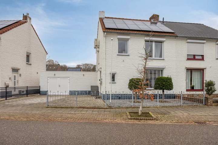 Graaf van Bronkhorststr 2 in Gronsveld photo