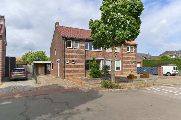 Photo of property Graafschap Hornestraat 45, Horn