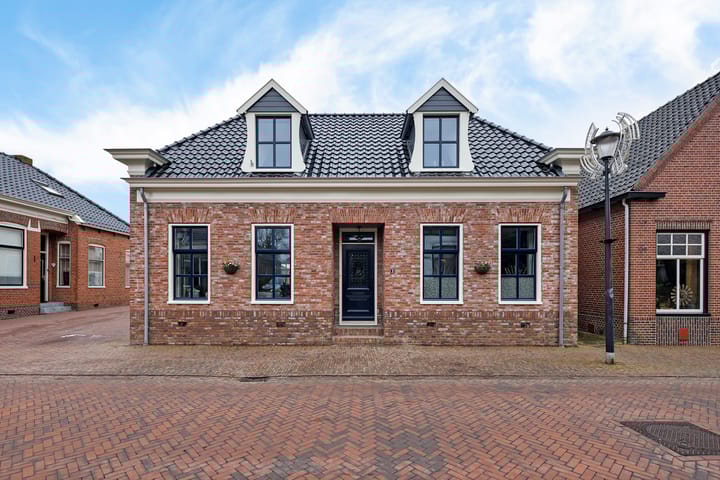 Grachtstraat 9 in Middelstum