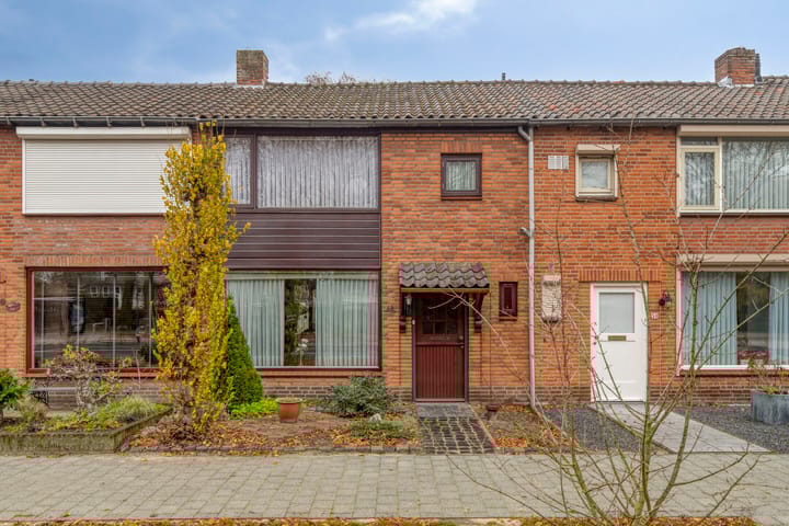 Groenewoudlaan 48 en Waalwijk foto