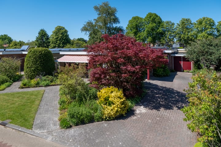 Groevelaan 3 in Leek photo