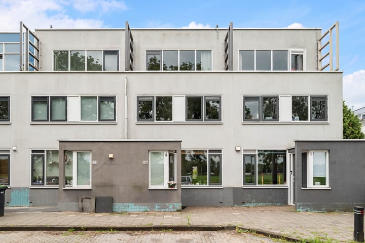 Grote Buitendijk 106 in Velserbroek Foto