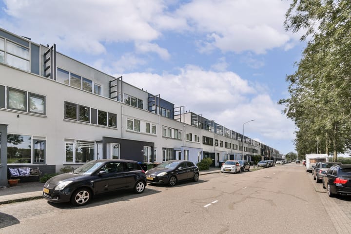 Grote Buitendijk 168 in Velserbroek foto