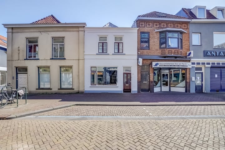 Grote Kerkstraat 26 in Steenbergen Foto