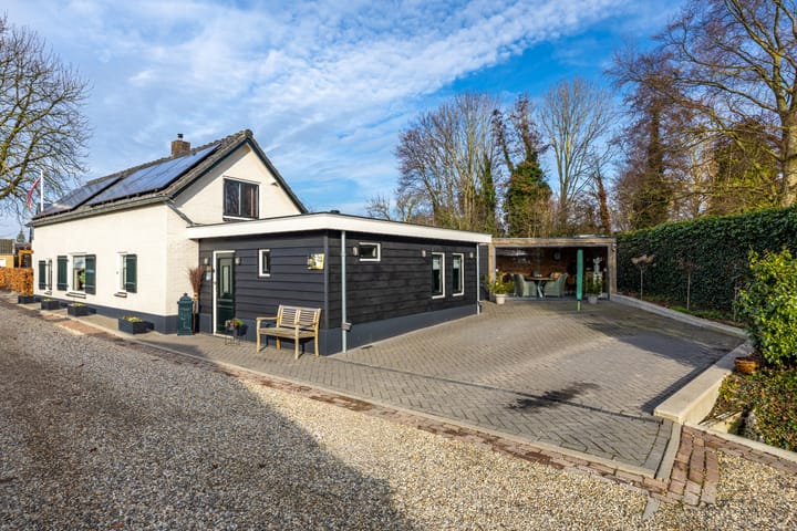 Photo of property Grote Kerkstraat 68, Wijk en Aalburg