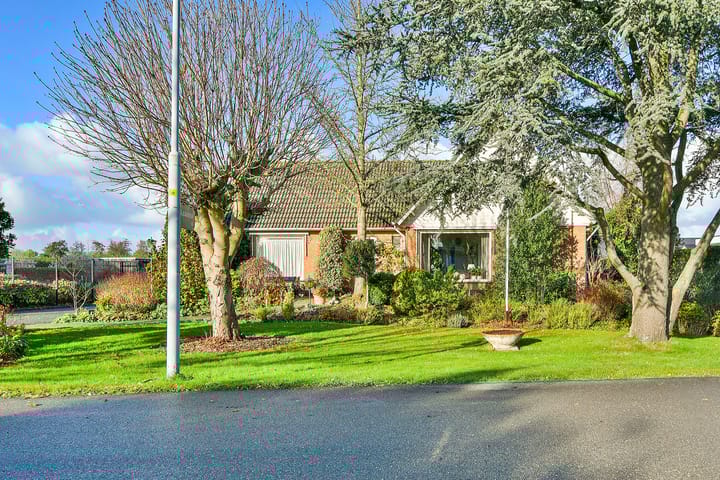 Photo of property Grote Poellaan 13, Rijsenhout