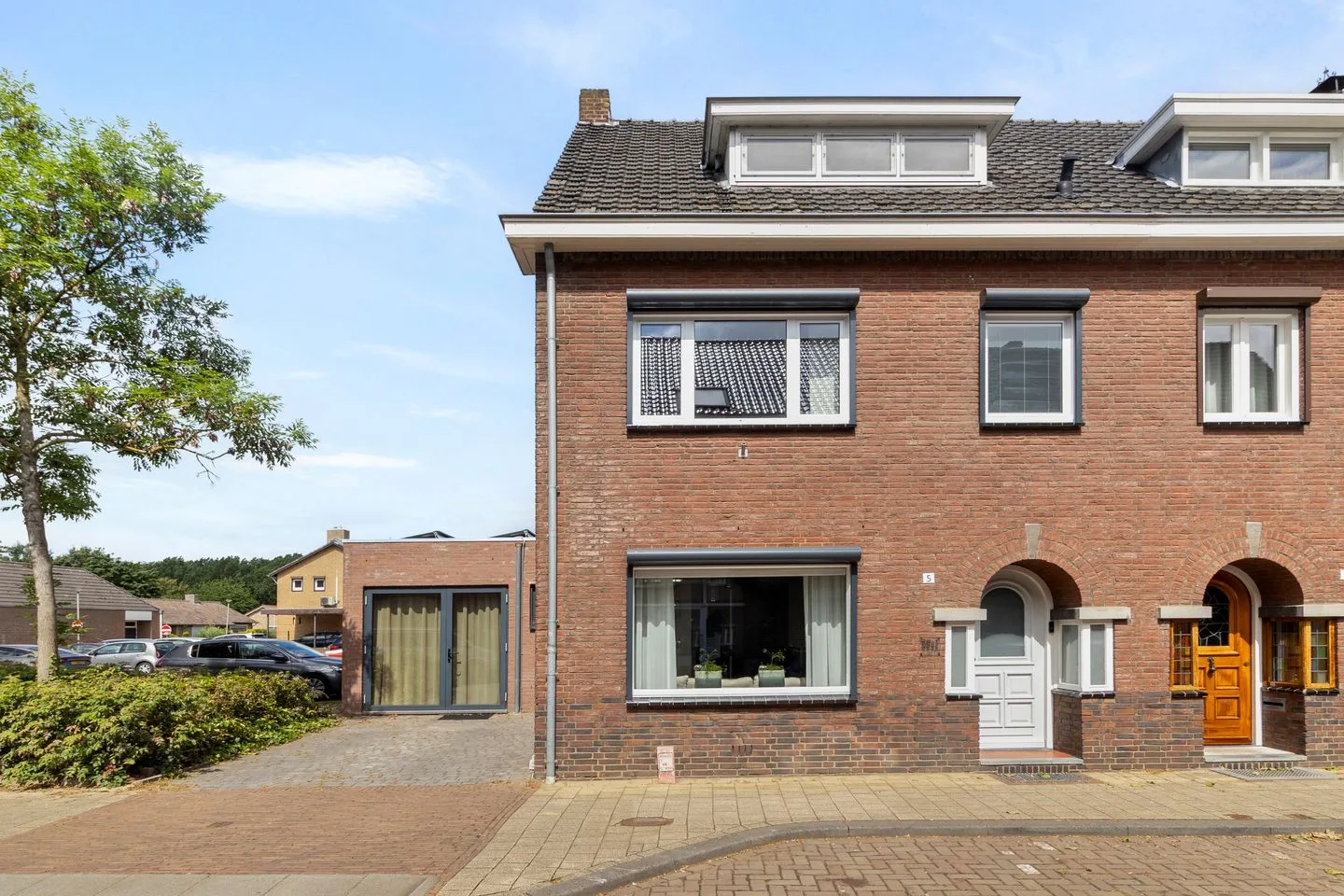 Grotestraat 5 en Linne