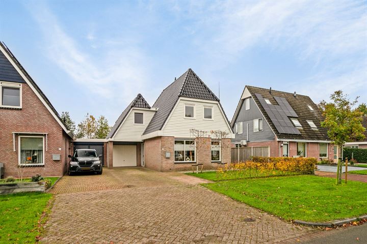 H.J. van der Veenstrjitte 8 in Surhuizum Foto