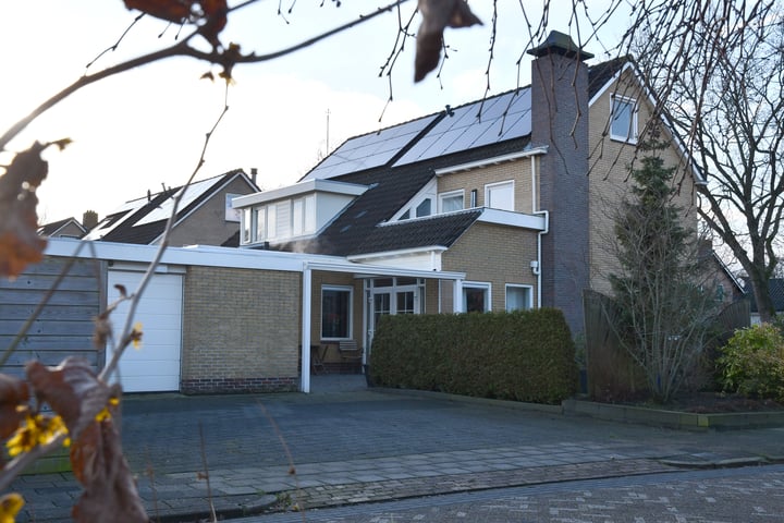 H.W. Mesdagstraat 8 in Nietap photo