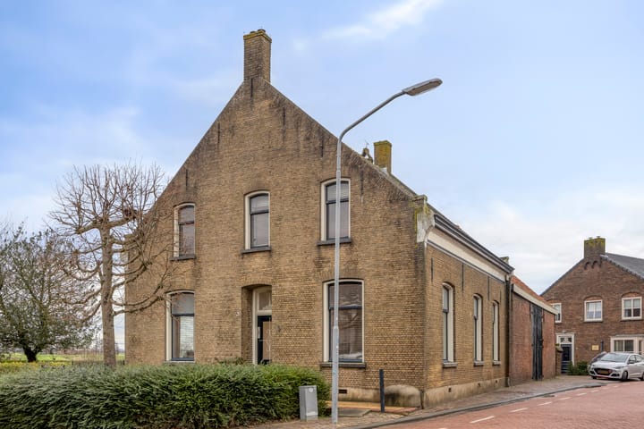 Photo of property Havenstraat 1, Hooge Zwaluwe