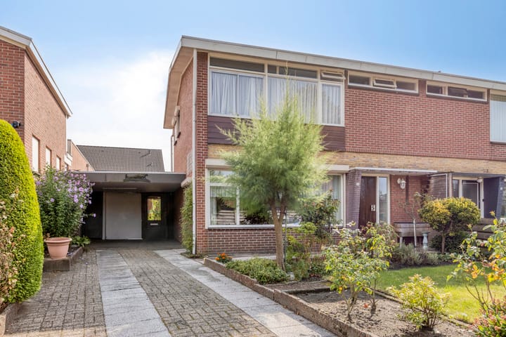 Hazelderstraat 1 in Winterswijk foto